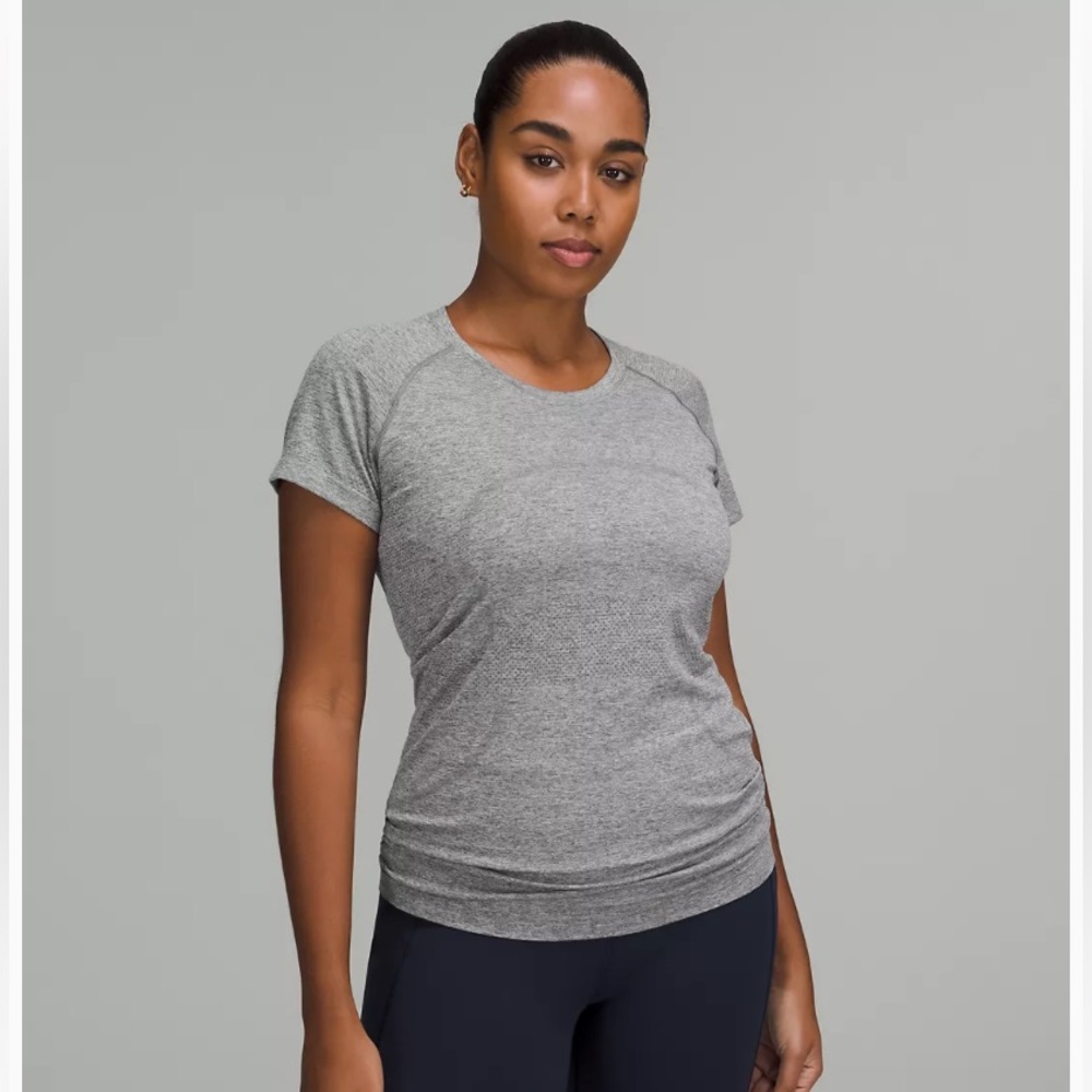 Size 4 Lululemon swiftly tech short sleeve tee